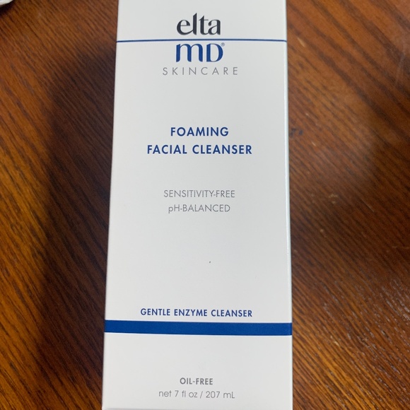 Elta MD foaming cleanser - Picture 1 of 2